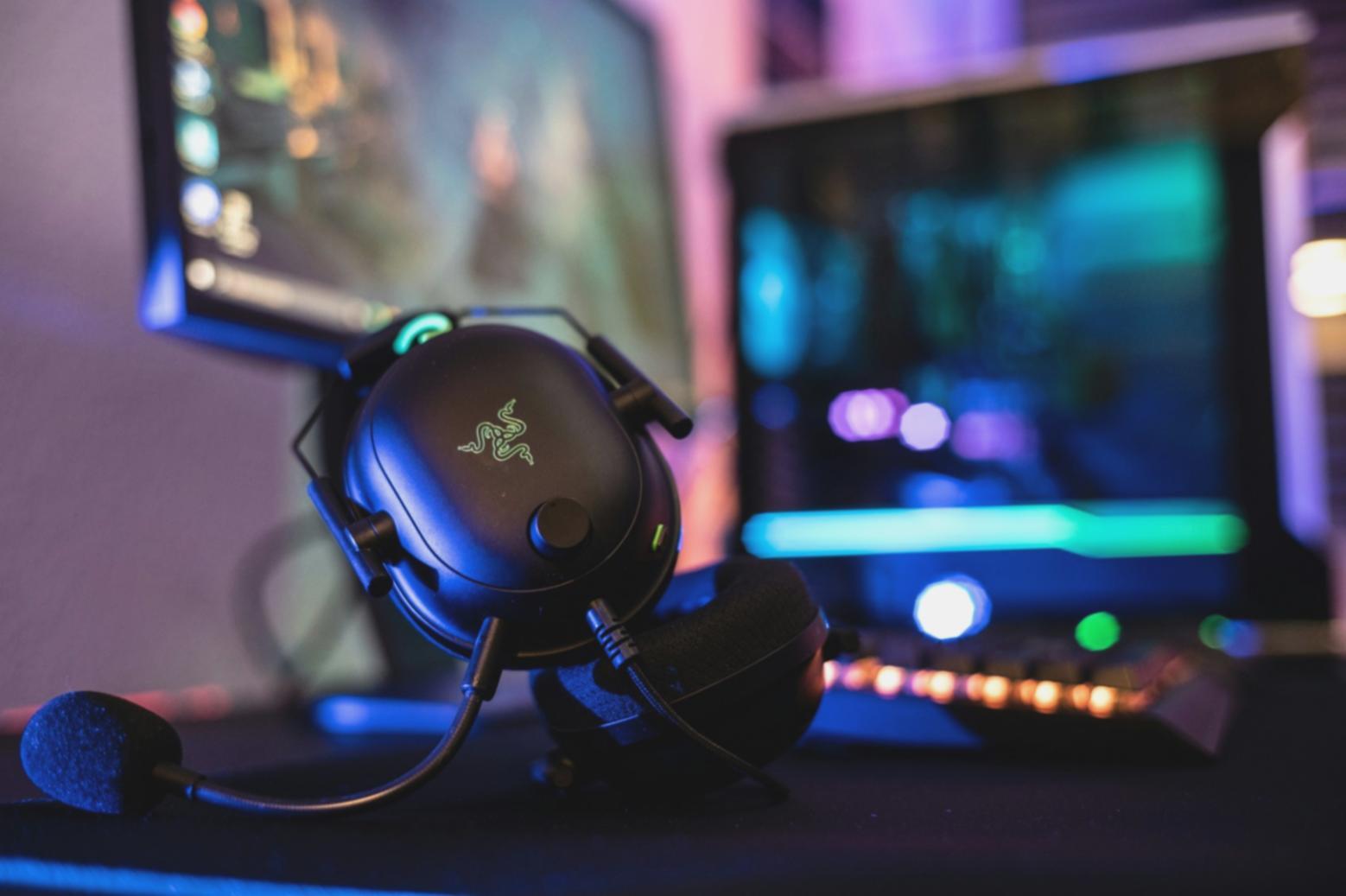 Estudio de streaming profesional equipado con iluminación y tecnología moderna